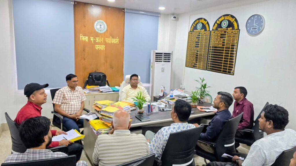 धनबाद में विकास परियोजनाओं को मिली रफ्तार, भू-अर्जन और मुआवजा भुगतान में तेजी लाने के निर्देश