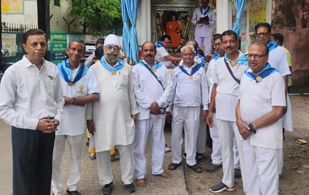 झरिया में साईं बाबा दिव्य रथ का भव्य स्वागत, चरण पादुका के दर्शन के लिए उमड़ी श्रद्धालुओं की भीड़