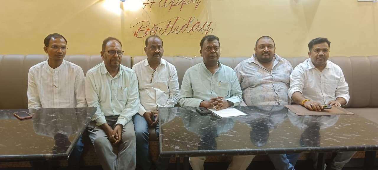बोकारो थर्मल पहुंचे गिरिडीह सांसद, DVC प्रबंधन के समक्ष विस्थापितों से जुड़े कई मुद्दे उठाए