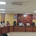 धनबाद में जिला CSR समिति की बैठक, उपायुक्त ने शिक्षा, स्वास्थ्य और बुनियादी सुविधाओं पर खर्च बढ़ाने के दिए निर्देश
