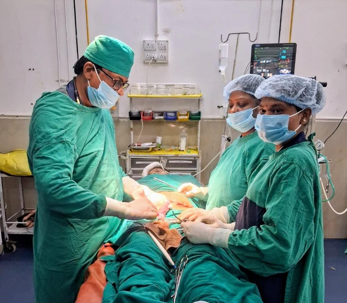धनबाद सदर अस्पताल में महिला के बच्चेदानी के बड़े ट्यूमर का सफल ऑपरेशन, निःशुल्क मिला इलाज