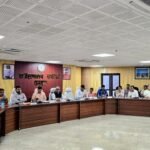 धनबाद: प्रमंडलीय आयुक्त ने राजस्व संग्रहण, म्यूटेशन और SIR 2026 की समीक्षा की, स्वास्थ्य सेवाओं की सराहना