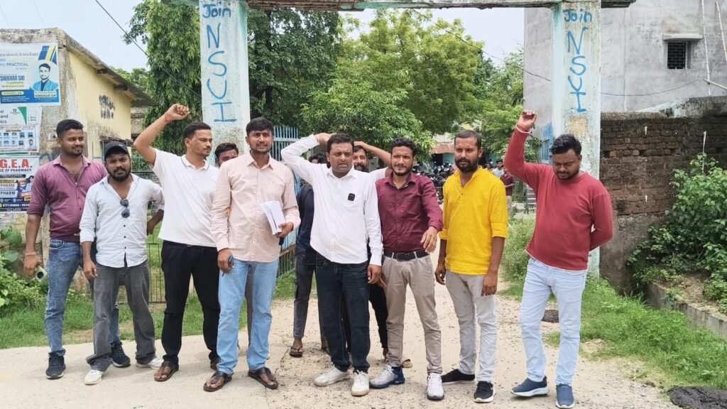 SS कॉलेज चास में प्रशासनिक अनियमितताओं के विरोध में छात्रों का प्रदर्शन, जांच की उठी मांग