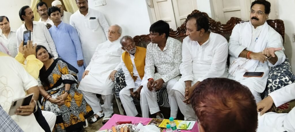 पूर्व मंत्री मन्नान मल्लिक के निधन पर सांसद ढुलू महतो ने दी भावभीनी श्रद्धांजलि