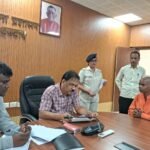 धनबाद जनता दरबार में सुनी गईं लोगों की समस्याएं, संबंधित विभागों को त्वरित कार्रवाई के निर्देश