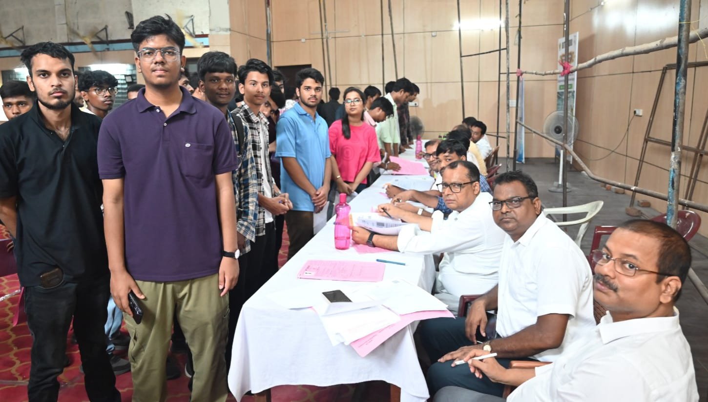 BIT सिंदरी में बी.टेक नामांकन का दूसरा दिन सफलतापूर्वक संपन्न, 123 विद्यार्थियों ने लिया प्रवेश