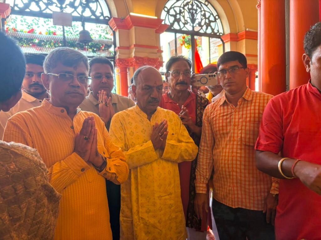 रानीगंज की ऐतिहासिक सियारसोल राजबाड़ी की 150 साल पुरानी रथयात्रा में शामिल हुए मंत्री डॉ. अजय कुमार पोद्दार
