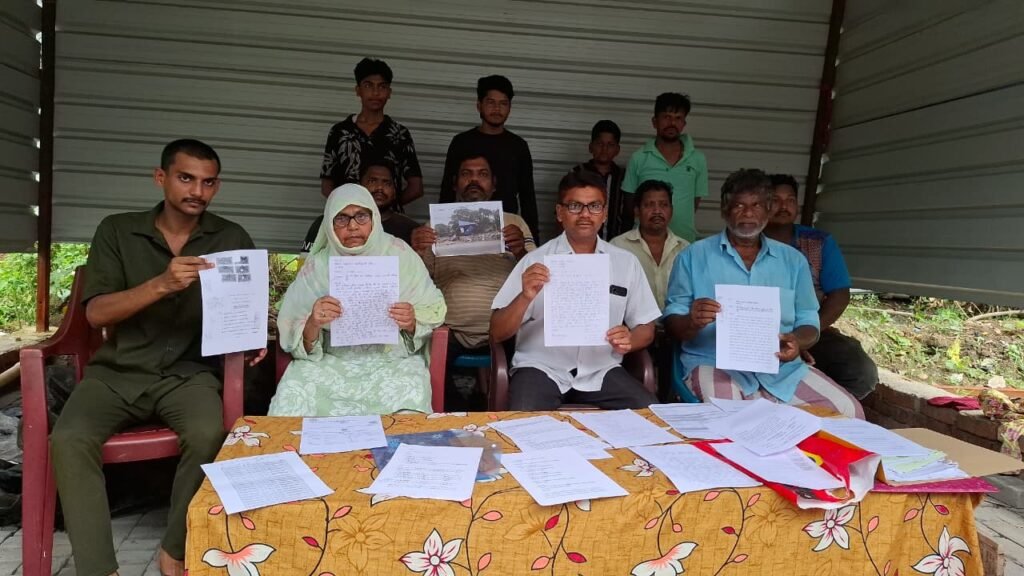 मनईटांड़ में परिवार ने पुस्तैनी जमीन पर कब्जे की कोशिश का लगाया आरोप, प्रशासन से न्याय की मांग