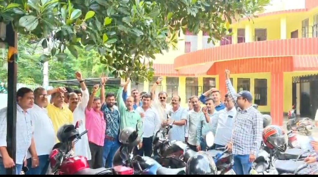 धनबाद जिला संवेदक संघ का निविदा बहिष्कार जारी, RCD का टेंडर पेपर नहीं बिकने का दावा