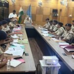 Pakur Crime Review Meeting: एसपी अनुदीप सिंह ने अपराध नियंत्रण और सड़क सुरक्षा को लेकर दिए सख्त निर्देश