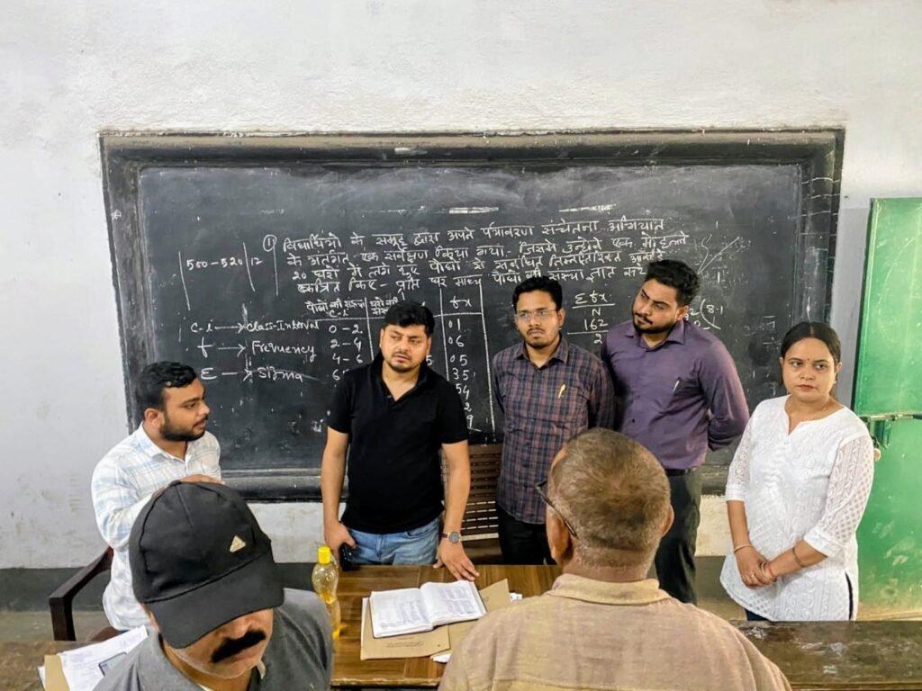 Dhanbad News: जिला निर्वाचन पदाधिकारी ने मतदान केंद्रों का किया औचक निरीक्षण, डिजिटाइजेशन कार्य में तेजी लाने के निर्देश