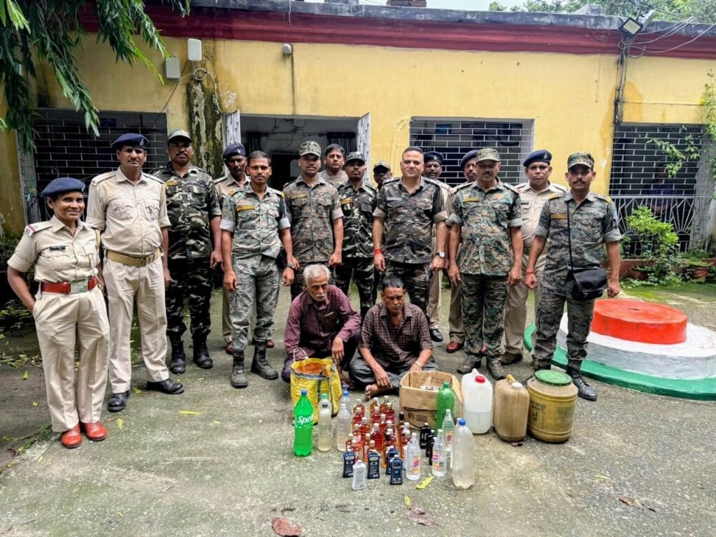 Dhanbad News: कतरास के GNM कॉलेज के पास अवैध शराब बेचते दो आरोपी गिरफ्तार