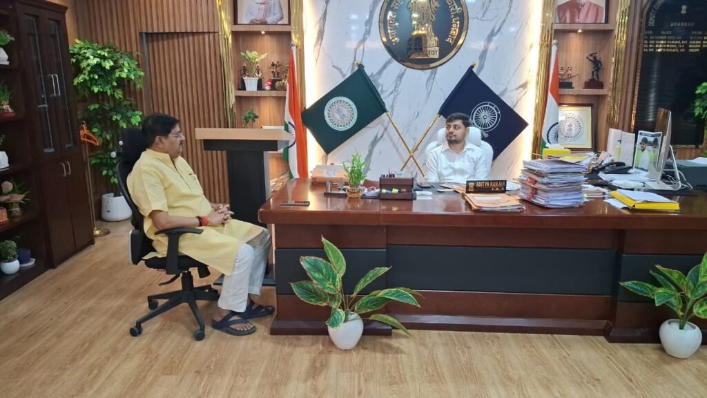 जनसरोकार के मुद्दों पर विधायक राज सिन्हा का एक्शन, उपायुक्त से मिलकर रखीं कई प्रमुख मांगें