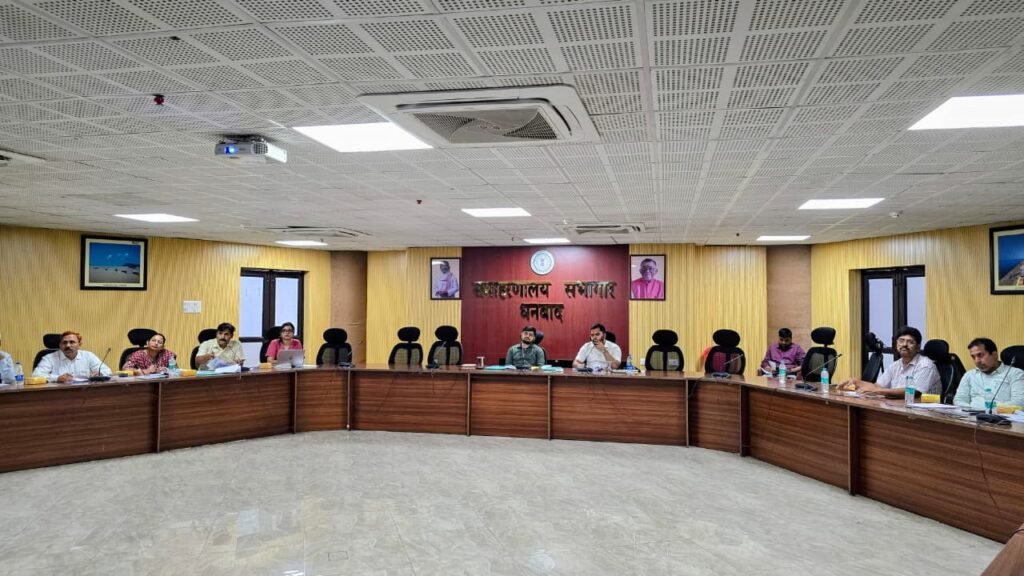 Dhanbad News: जिले में बड़े स्तर पर होगी मशरूम की खेती, किसानों को आत्मनिर्भर बनाने की तैयारी