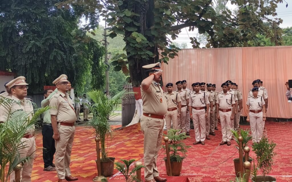 Sindri News: सिंदरी ADPO कार्यालय पहुंचे IG शैलेन्द्र कुमार सिन्हा, सुरक्षा व्यवस्था की समीक्षा