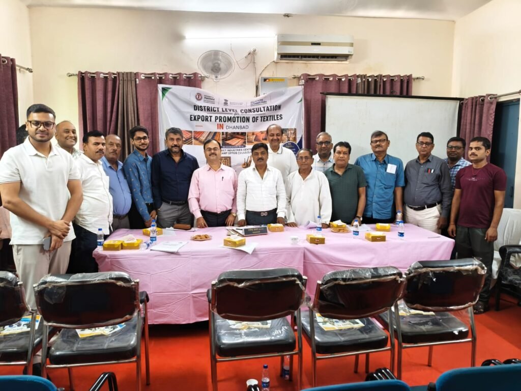 Dhanbad News: टेक्सटाइल सेक्टर के विकास को लेकर जिला स्तरीय कार्यशाला आयोजित, हितधारकों से लिए गए सुझाव