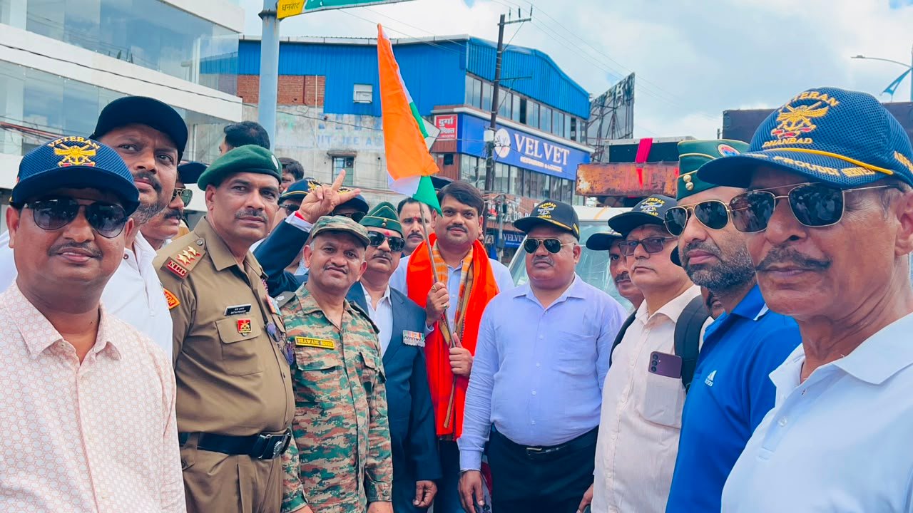 Kargil Vijay Diwas 2026: धनबाद में मेयर संजीव सिंह ने अमर शहीदों को दी श्रद्धांजलि