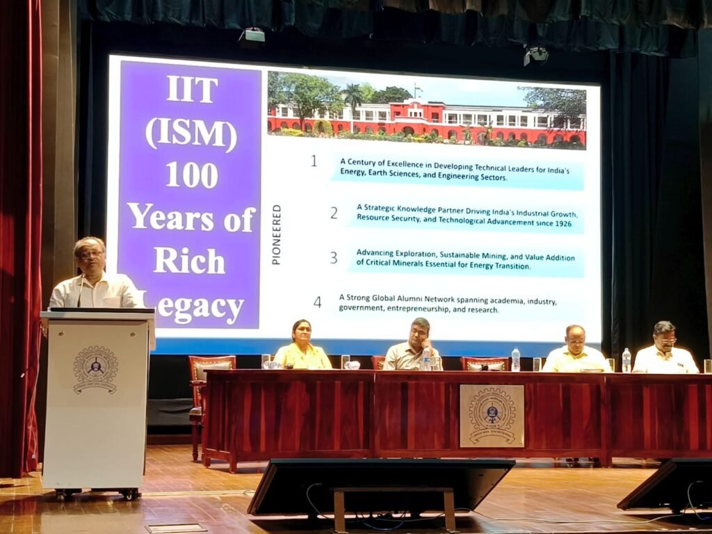 IIT (ISM) Dhanbad Orientation 2026: नए विद्यार्थियों का स्वागत, निदेशक बोले- जॉब सीकर नहीं, जॉब क्रिएटर बनें
