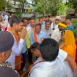 Dhanbad News: मधुबन के ग्रामीणों के अधिकारों की लड़ाई में हर कदम पर साथ रहेंगे – मेयर संजीव सिंह