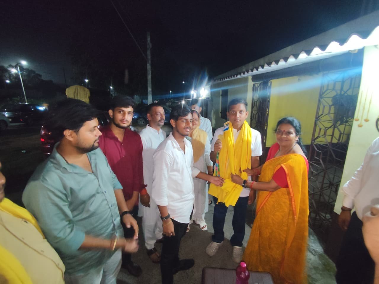 Dhanbad News: सिंदरी के रुद्र सिंह ने जिला स्तरीय वुशु प्रतियोगिता में जीता स्वर्ण पदक, ABVP ने किया सम्मानित
