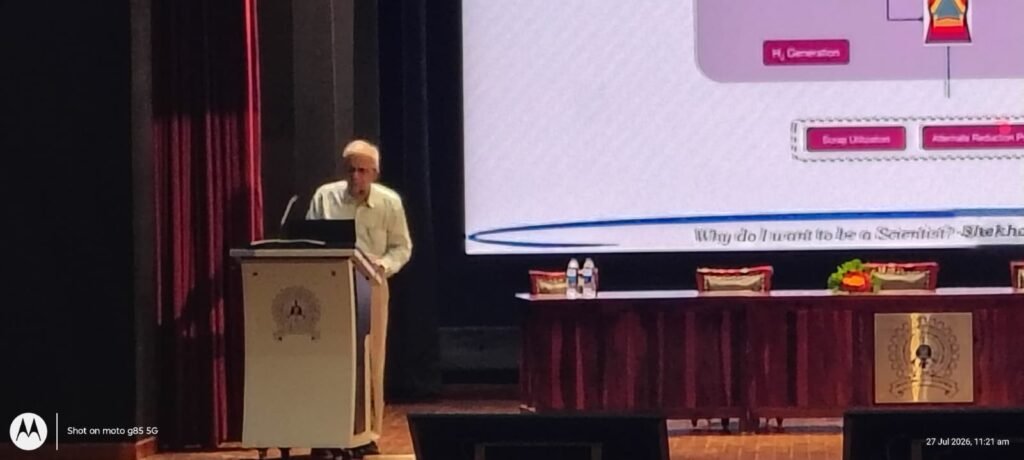 IIT (ISM) के ओरिएंटेशन कार्यक्रम में देश के दो प्रख्यात वैज्ञानिकों ने छात्रों को किया प्रेरित
