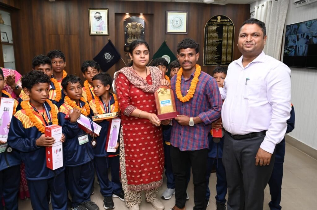 पाकुड़ की अंडर-12 फुटबॉल टीम का कमाल, राज्य स्तरीय चैंपियनशिप में जीता कांस्य पदक