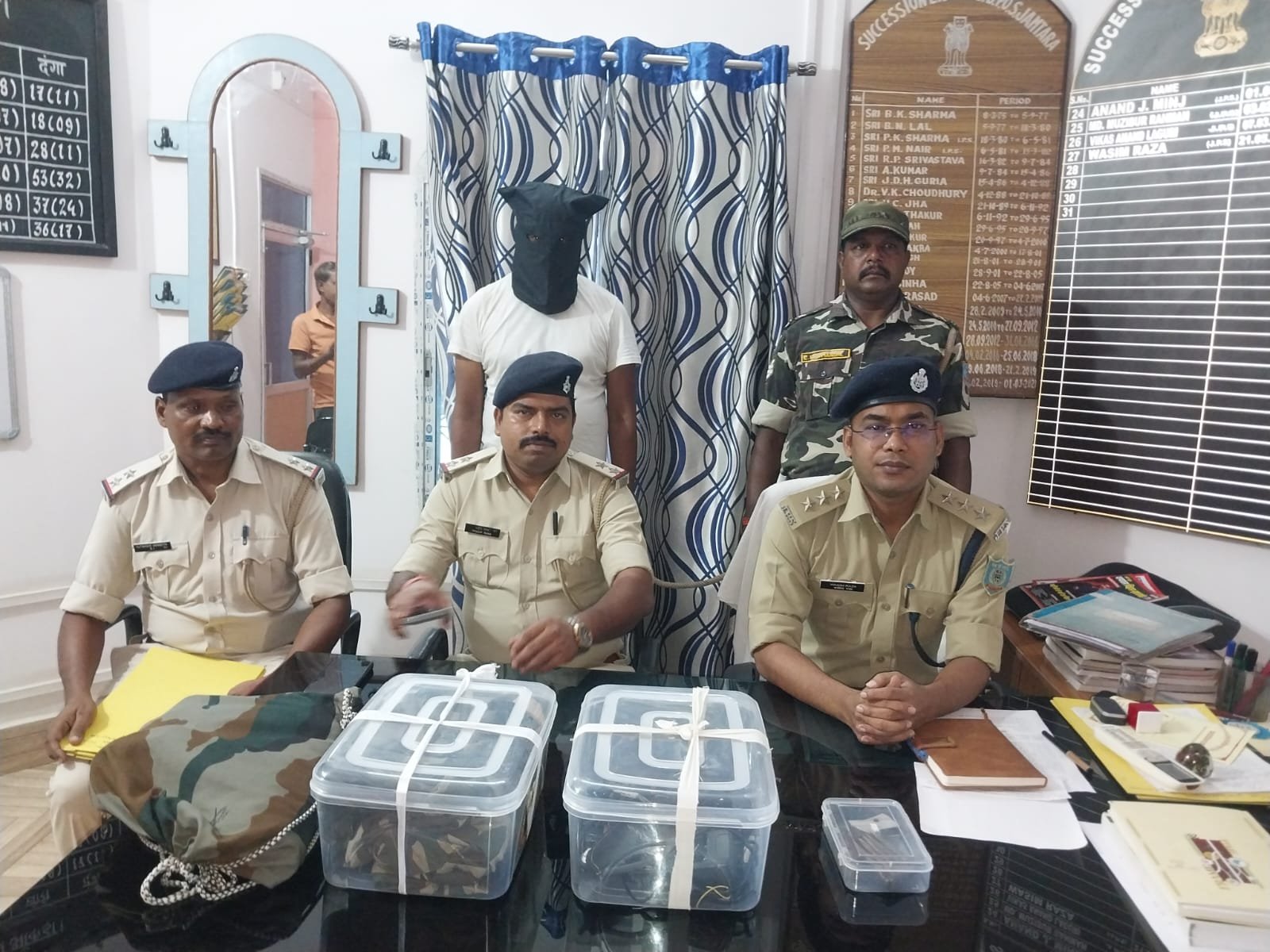 जामताड़ा में फर्जी पुलिसकर्मी गिरफ्तार, वर्दी पहनकर लोगों को धमकाने वाला हथियार समेत दबोचा गया