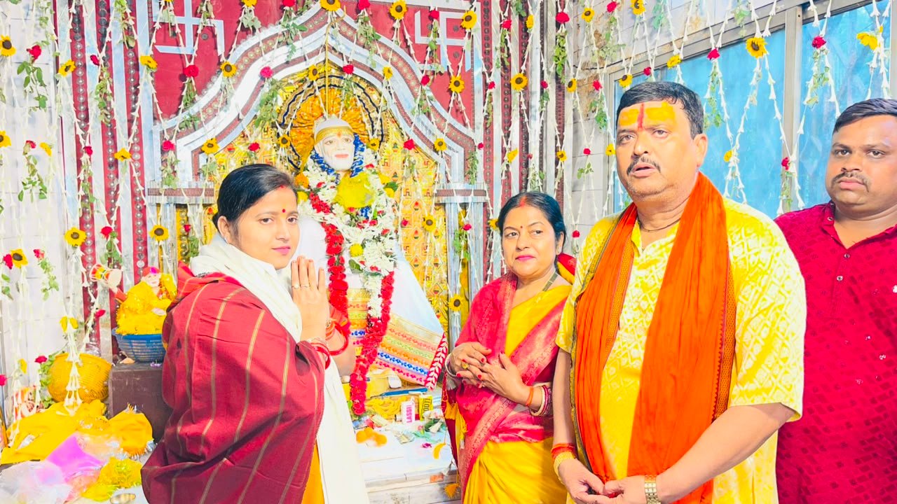 गुरु पूर्णिमा पर धार्मिक आयोजनों में शामिल हुईं झरिया विधायक रागिनी सिंह, क्षेत्र की सुख-समृद्धि की कामना