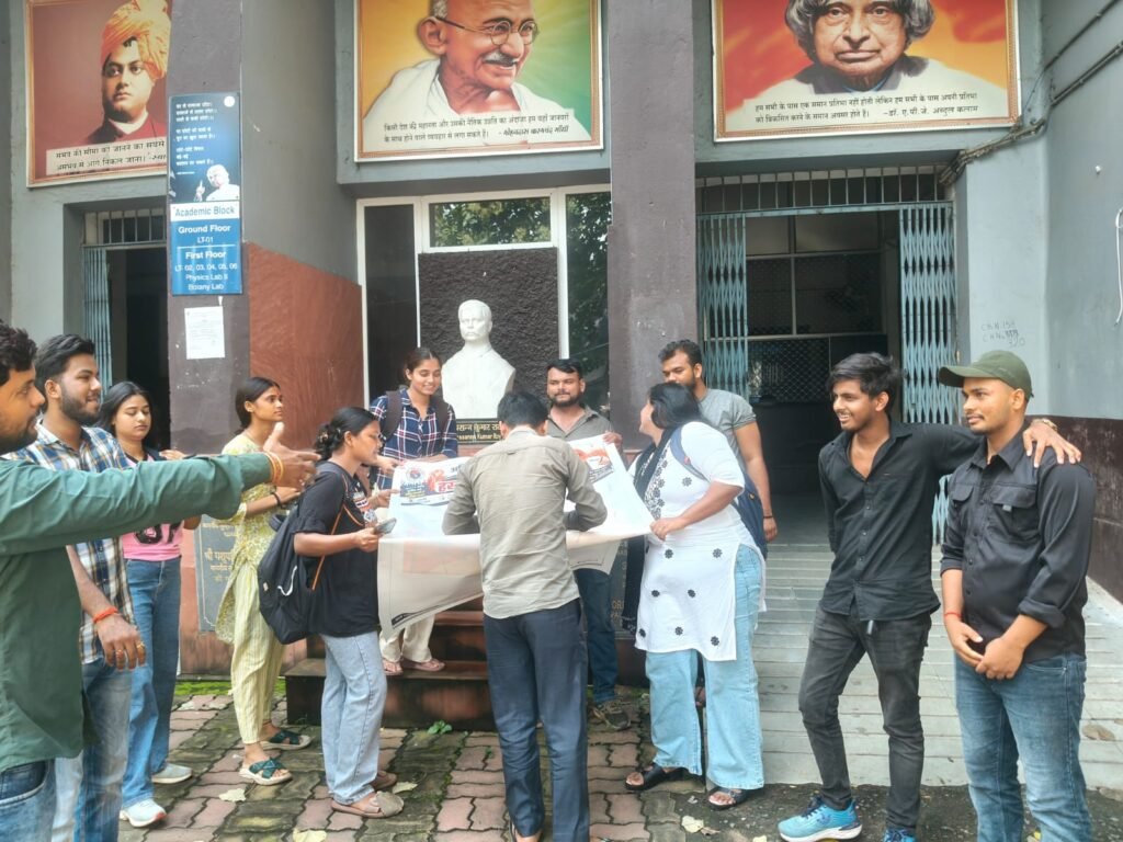 JSSC-JPSC पेपर लीक के विरोध में ABVP का राज्यव्यापी आंदोलन शुरू, धनबाद में हस्ताक्षर अभियान से हुई शुरुआत