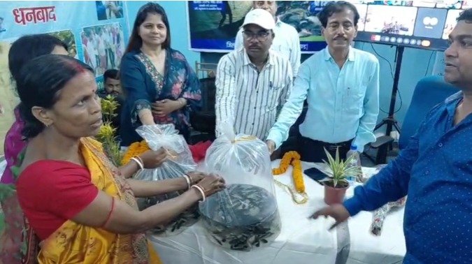 विश्व मत्स्य दिवस पर धनबाद में मत्स्य किसानों का सम्मान, आधुनिक तकनीक से मछली पालन बढ़ाने पर जोर