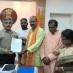 कुमारधुबी स्टेशन पर 7 ट्रेनों के ठहराव की मांग, सांसद ढुलू महतो ने DRM को लिखा पत्र