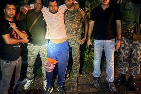 हजारीबाग में पुलिस और प्रिंस खान गैंग के संदिग्धों के बीच मुठभेड़, एक घायल, कई हिरासत में