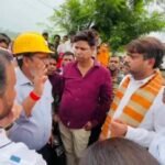 छाताबाद में भू-धसान प्रभावित क्षेत्र का निरीक्षण करने पहुंचे मेयर संजीव सिंह, अवैध खनन और कोयला चोरी पर उठाए सवाल