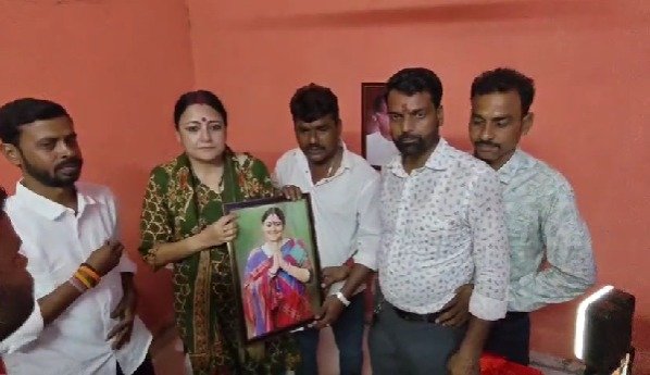 रानीगंज में मंत्री अग्निमित्रा पाल का जनता दरबार, लोगों की समस्याएं सुनीं; सिंगारन नदी अतिक्रमण और हाड़ाभंगा पुल पर दिए निर्देश