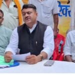 Dhanbad Railway Parking News: ई-रिक्शा टोटो संघ का आरोप, शिकायत के 15 दिन बाद भी पार्किंग ठेकेदार पर नहीं हुई कार्रवाई