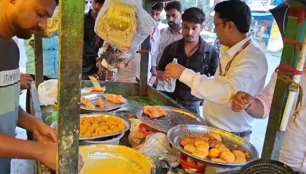 SNMMCH के बाहर खाद्य पदार्थों की जांच, फूड सेफ्टी टीम ने चलाया विशेष अभियान