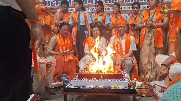 डीएवी कोयला नगर में 51 कुंडीय महायज्ञ का भव्य समापन, विद्यार्थियों ने लिया नशामुक्त भारत का संकल्प