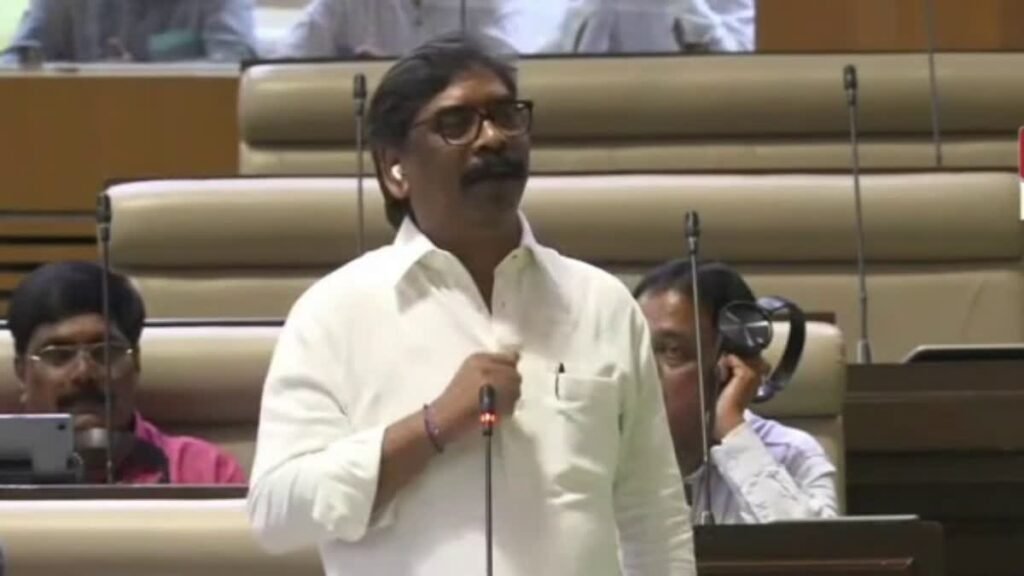 सदन में नोटों का बंडल लहराने से मचा हंगामा, JPSC-JSSC पर CM हेमंत सोरेन का बड़ा बयान