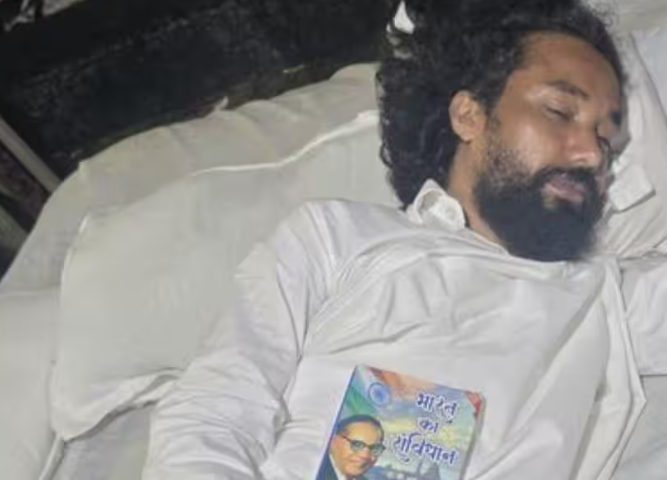 रांची में छात्रों का आंदोलन तेज, अनिश्चितकालीन भूख हड़ताल और मशाल जुलूस जारी