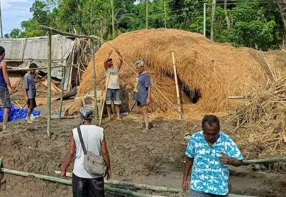 असम बाढ़: मदद के लिए आगे आए लोग, 400 किमी दूर से पहुंचे हेमंत कलिता