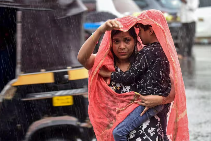 यूपी-बिहार समेत कई राज्यों में तेज बारिश का अलर्ट, 60 KM की रफ्तार से चल सकती है हवा