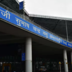 कोलकाता एयरपोर्ट पर टला बड़ा हादसा, लैंडिंग से पहले पायलट पर पड़ी तेज लेजर लाइट