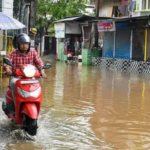 असम में बाढ़ से भारी तबाही, अब तक 100 लोगों की मौत; कई जिले प्रभावित