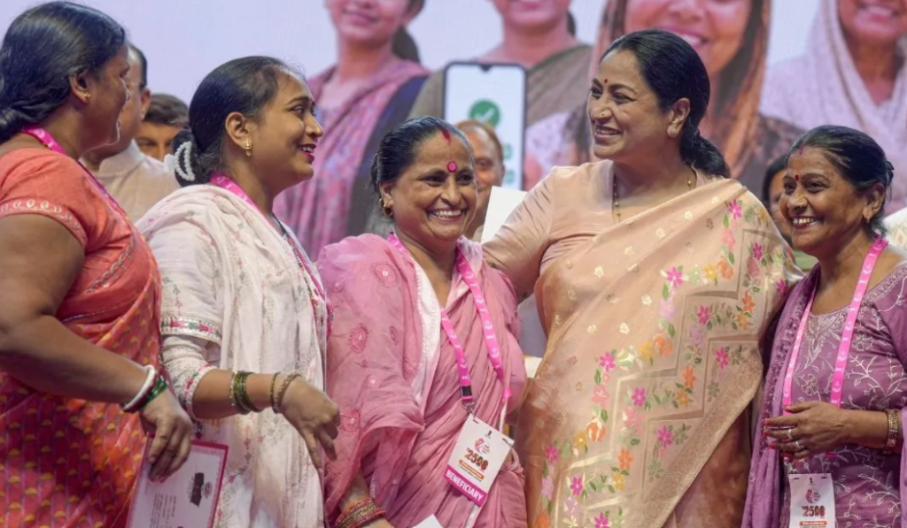 दिल्ली की महिलाओं को बड़ा तोहफा, लक्ष्मी योजना की पहली किस्त जारी