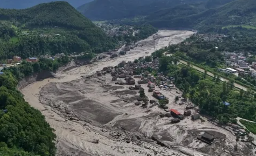 चीन-नेपाल सीमा पर भीषण बाढ़ से तबाही, 1500 से ज्यादा लोग लापता