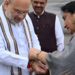 रक्षाबंधन पर मुंबई में अमित शाह का स्वागत, सुनेत्रा पवार ने बांधी राखी