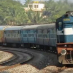 ट्रेन में अचानक फैला सफेद पाउडर, आग की अफवाह से मची भगदड़, दो यात्री घायल