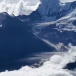 नेपाल में विनाशकारी बाढ़ के बीच ग्लेशियर टूटने का वीडियो वायरल, ड्रोन कैमरे में कैद हुआ खौफनाक मंजर