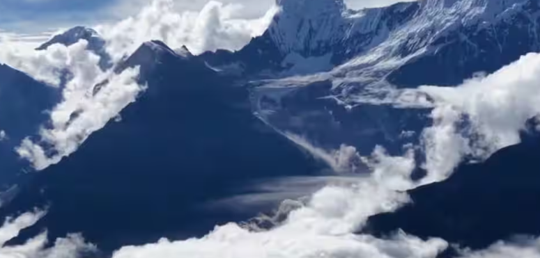नेपाल में विनाशकारी बाढ़ के बीच ग्लेशियर टूटने का वीडियो वायरल, ड्रोन कैमरे में कैद हुआ खौफनाक मंजर