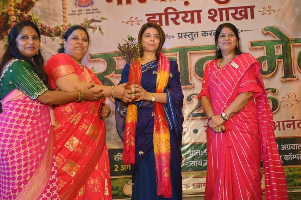 Jharia News: मारवाड़ी युवा मंच के सावन मेले में सांस्कृतिक रंग, अनुपमा सिंह बोलीं- महिलाओं को आगे बढ़ने के अवसर देना जरूरी